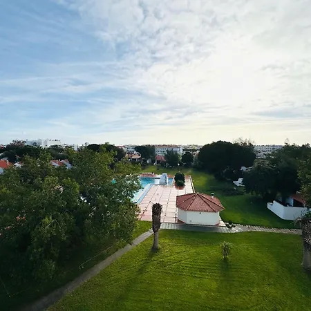 Oura Апартаменты *