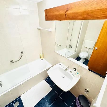 Oura Apartament *